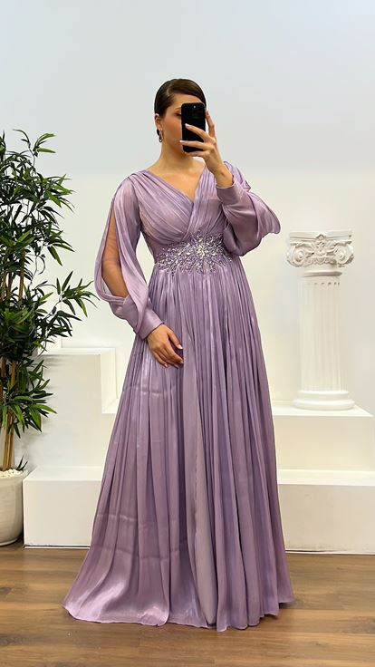 Robe de soirée lilas grande taille avec détail de taille