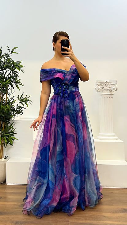 Abito da sera taglie forti in tulle fantasia con scollo a Madonna Saks