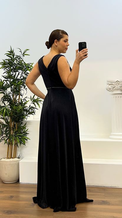 Black V-Neck Waist Detail Plus Size Evening Dress