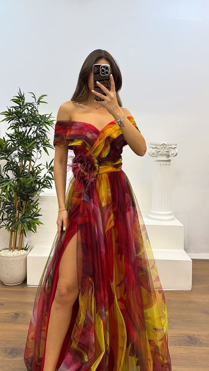Kırmızı Madonna Yaka Desenli Tül Abiye Elbise