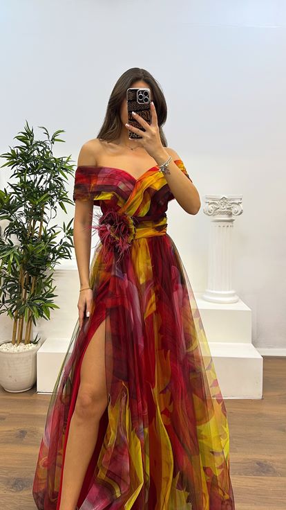 Kırmızı Madonna Yaka Desenli Tül Abiye Elbise