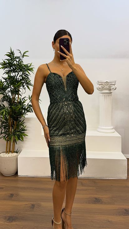 Abito da sera verde con spalline sottili e ricami a mano 