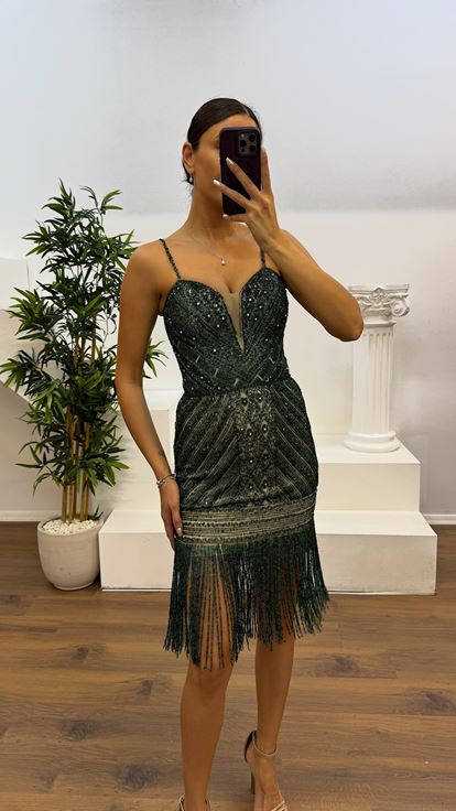 Abito da sera verde con spalline sottili e ricami a mano 