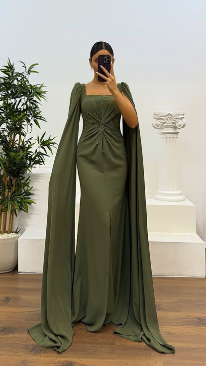 فستان سهرة كاكي بياقة مربعة