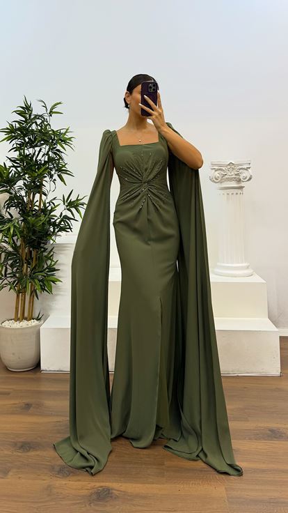 فستان سهرة كاكي بياقة مربعة