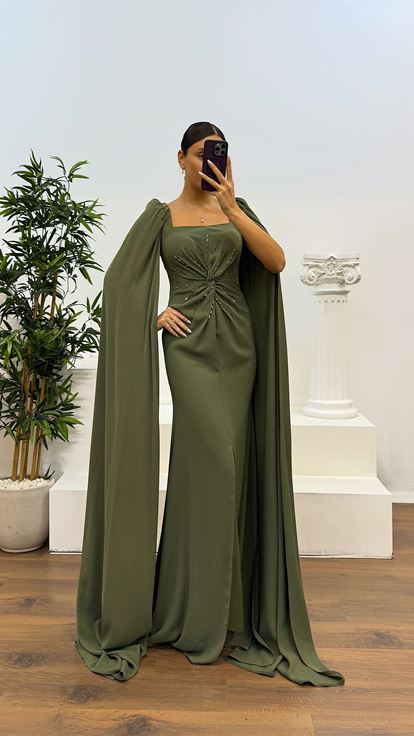 فستان سهرة كاكي بياقة مربعة