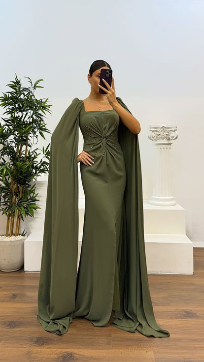 فستان سهرة كاكي بياقة مربعة