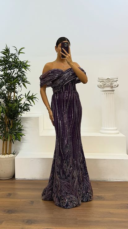 Mor Madonna Yaka İşlemeli Abiye Elbise