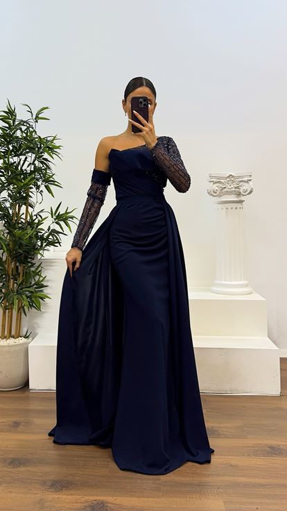 Abito da sera a manica singola blu navy