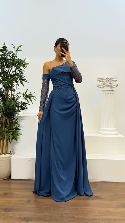 Abito da sera a manica singola indaco