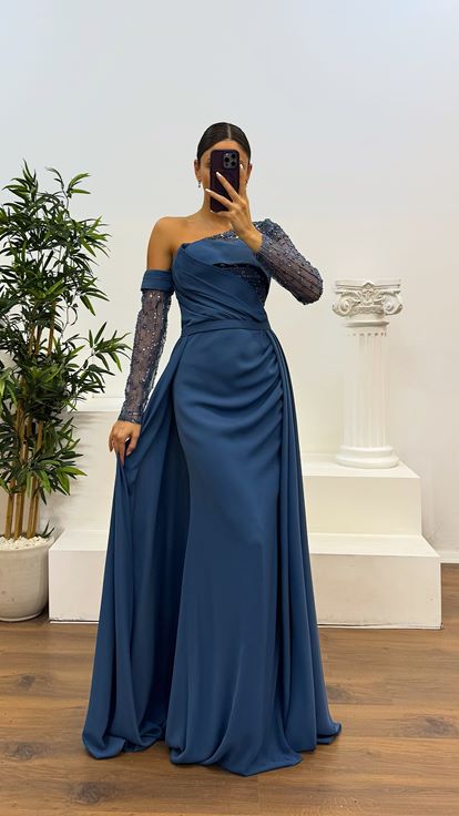 Abito da sera a manica singola indaco