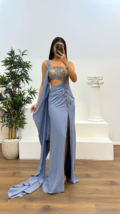 فستان سهرة أزرق نيلي بكتف واحد وتفاصيل عند الخصر