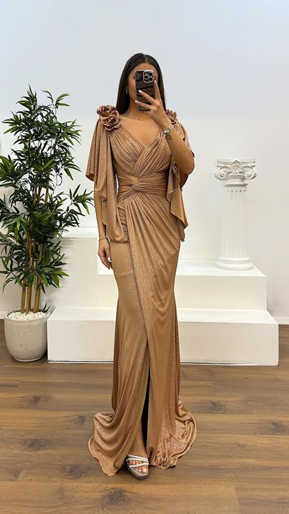 Gold V Yaka Çiçek Detay Simli Abiye Elbise