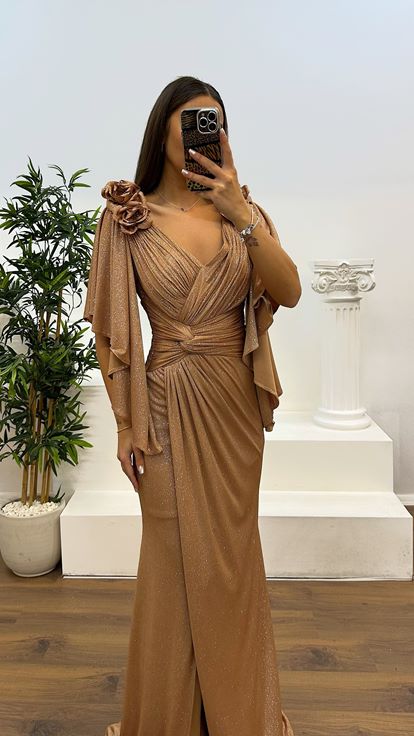 Gold V Yaka Çiçek Detay Simli Abiye Elbise