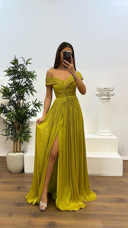 Robe de soirée plissée vert pomme à col Madonna