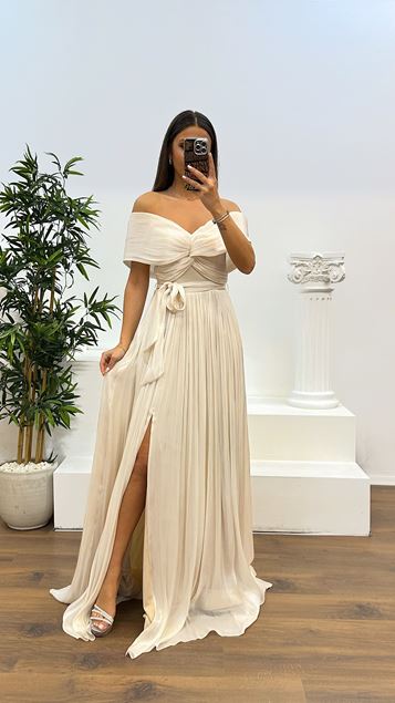 Vestido de noche plisado con cuello barco y borlas