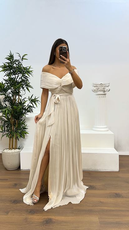 Taş Kayık Yaka Piliseli Abiye Elbise