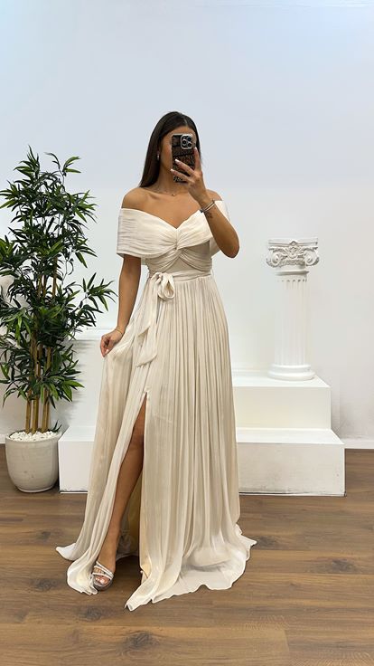 Taş Kayık Yaka Piliseli Abiye Elbise