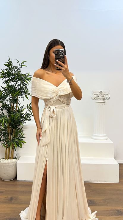 Taş Kayık Yaka Piliseli Abiye Elbise