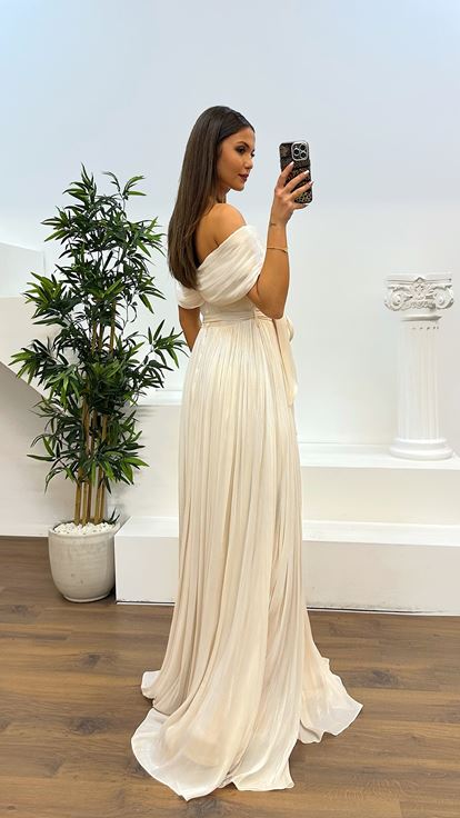 Taş Kayık Yaka Piliseli Abiye Elbise