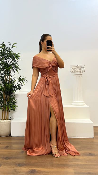 Soğan Kabuğu Kayık Yaka Piliseli Büyük Beden Abiye Elbise