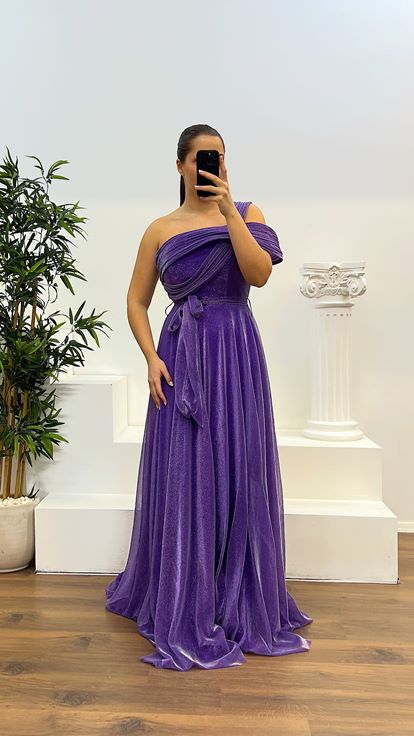 Abito da sera soffice e soffice glitterato monospalla viola