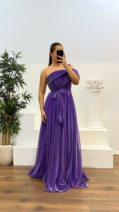 Abito da sera soffice e soffice glitterato monospalla viola