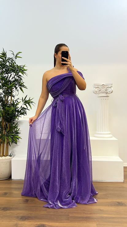 Abito da sera soffice e soffice glitterato monospalla viola