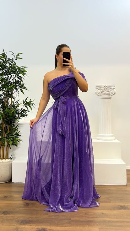 Abito da sera soffice e soffice glitterato monospalla viola