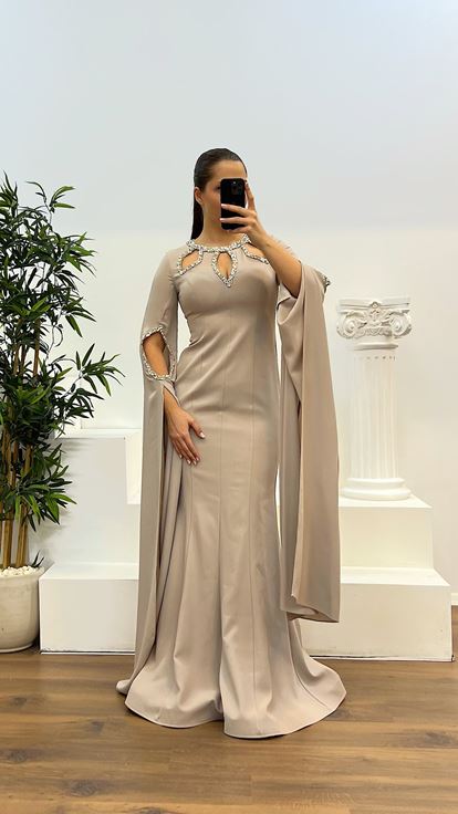 Abito da sera taglie forti con dettagli in pietra