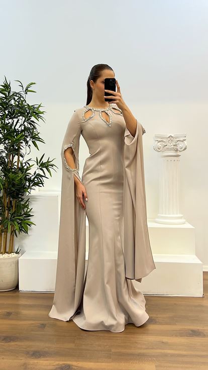 Abito da sera taglie forti con dettagli in pietra