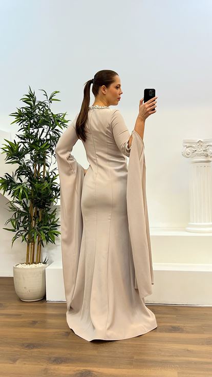 Abito da sera taglie forti con dettagli in pietra