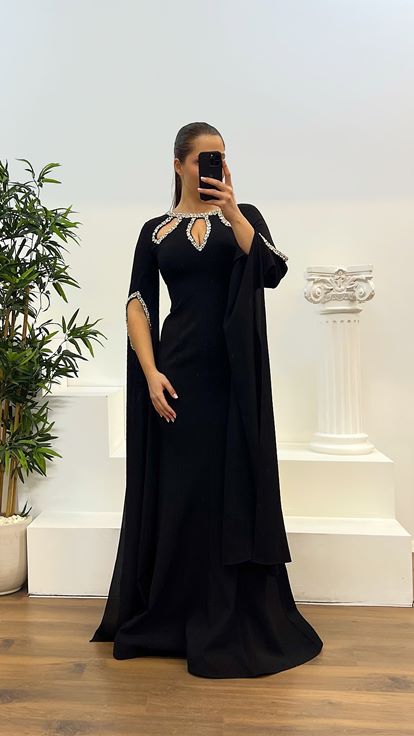 Abito da sera taglie forti con dettagli in pietra nera