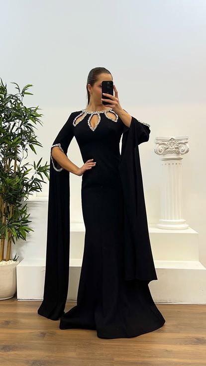 Abito da sera taglie forti con dettagli in pietra nera