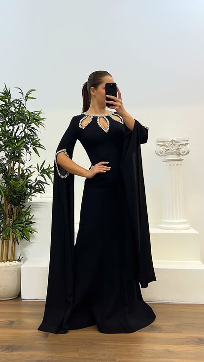 Abito da sera taglie forti con dettagli in pietra nera