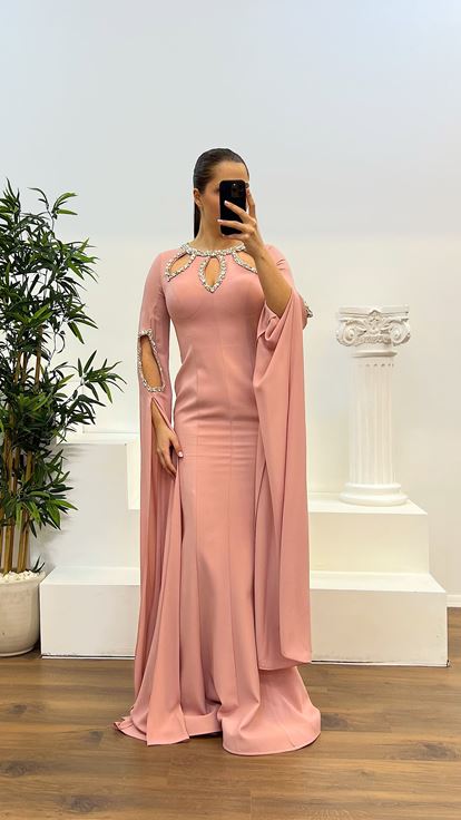 Abito da sera taglie forti con dettagli in pietra cipria