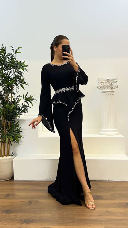 Abito dal design taglie forti con dettagli sulla manica a balza ricamati in pietra nera