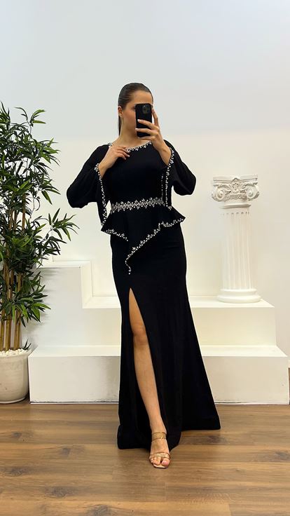 Abito dal design taglie forti con dettagli sulla manica a balza ricamati in pietra nera