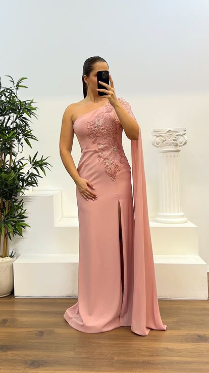 Abito da sera taglie forti a manica singola color cipria