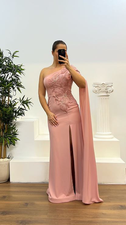 Abito da sera taglie forti a manica singola color cipria