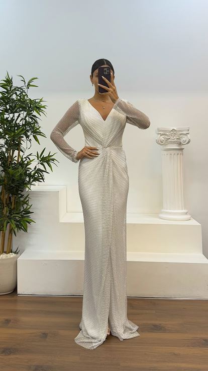 Abito da sera in rete bianca con scollo a V