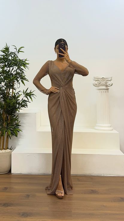 Braunes Mesh-Abendkleid mit V-Ausschnitt