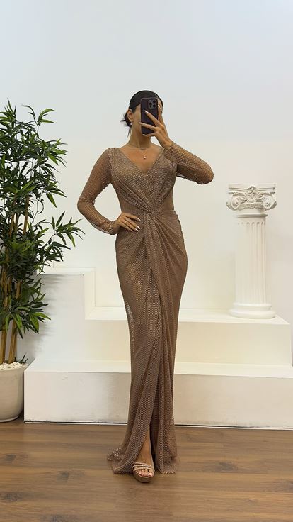 Braunes Mesh-Abendkleid mit V-Ausschnitt