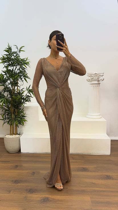 Braunes Mesh-Abendkleid mit V-Ausschnitt