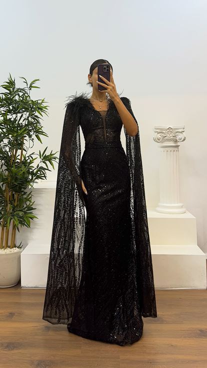 Siyah Tüy Detay Pullu Abiye Elbise