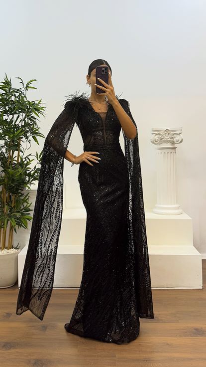 Siyah Tüy Detay Pullu Abiye Elbise