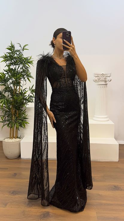 Siyah Tüy Detay Pullu Abiye Elbise