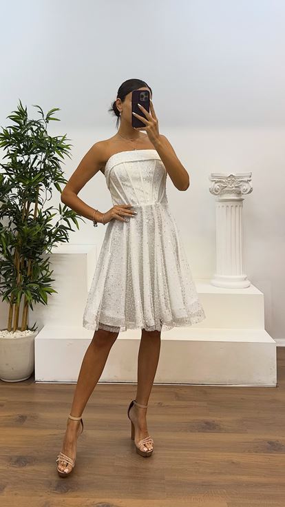 Beyaz Straplez Boncuklu Mini Abiye Elbise