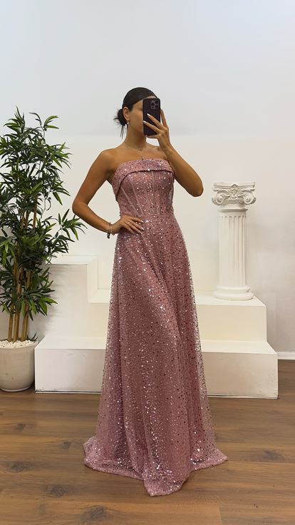 Abito da sera con perline senza spalline color cipria