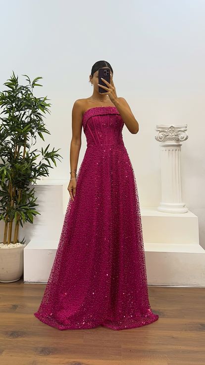 Abito da sera in rilievo senza spalline fucsia